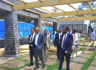 ርእሰ መሥተዳድር አረጋ ከበደ በጎንደር ከተማ የተሠሩ የልማት ሥራዎችን ጎበኙ።