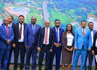 ርእሰ መሥተዳድር አረጋ ከበደ “የጎርጎራ ቃልኪዳን” ሰነድን ፈርመው ለከፍተኛ መሪዎች አስረከቡ።