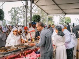 ጠቅላይ ሚኒስትር ዐቢይ አሕመድ (ዶ.ር) ለአዲስ ዓመት ማዕድ አጋሩ።