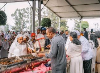 ጠቅላይ ሚኒስትር ዐቢይ አሕመድ (ዶ.ር) ለአዲስ ዓመት ማዕድ አጋሩ።