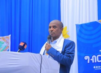 የአማራ ክልል ገቢዎች ቢሮ ከ100 ቢሊዮን ብር በላይ ገቢ ለመሠብሠብ አቅዶ እየሠራ ነው።