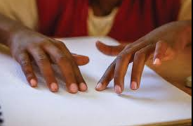 የብሬል እጥረት ዐይነ ስውራን ተማሪዎችን እየፈተነ ነው።