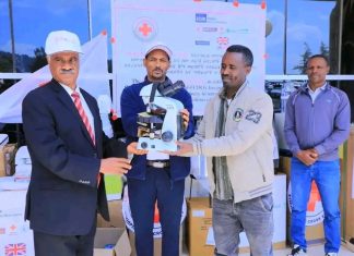 የኢትዮጵያ ቀይ መስቀል ማኅበር በደቡብ ወሎ ዞን ለሚገኙ ወረዳዎች የአምቡላንስ እና የሕክምና ቁሳቁስ ድጋፍ አደረገ፡፡