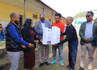 ዳሽን ቢራ ፋብሪካ ለአዘዞ ጤና ጣቢያ ዘመናዊ የሕክምና መሳሪያ ድጋፍ አደረገ።