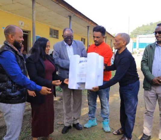 ዳሽን ቢራ ፋብሪካ ለአዘዞ ጤና ጣቢያ ዘመናዊ የሕክምና መሳሪያ ድጋፍ አደረገ።