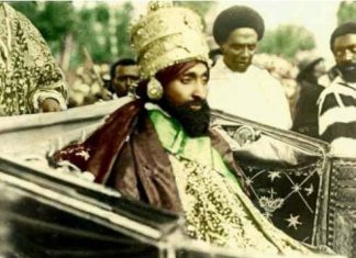 “በክብር የነገሡት፤ በግርማ የታጀቡት”