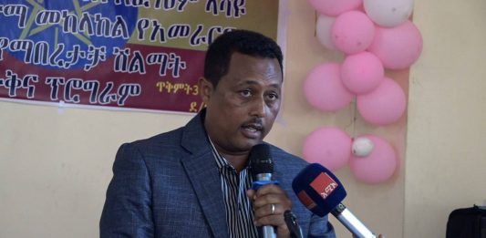 የደብረ ማርቆስ ከተማ አሥተዳደር ጥሩ አፈጻጸም ላሳዩ የፖሊስ እና የአድማ መከላከል አባላት የማበረታቻ ሽልማት እና ዕውቅና ሰጠ።