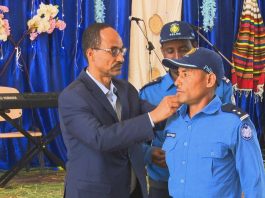 የአማራ ፖሊስ ዩኒቨርሲቲ ኮሌጅ ለፖሊስ አባላት እና መሪዎች እውቅና ሰጠ።