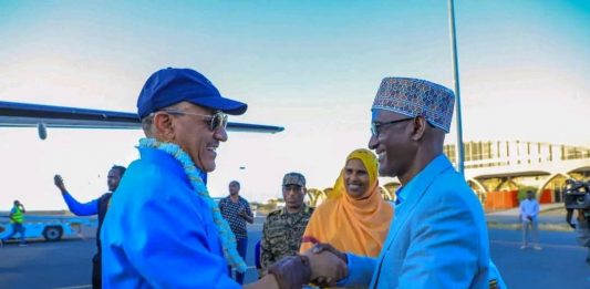 ምክትል ጠቅላይ ሚኒስትር ተመስገን ጥሩነህ የልማት ሥራዎችን ለመጎብኘት ሠመራ ሎጊያ ከተማ ገብተዋል።