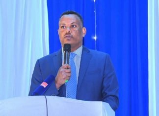 የፖሊስ አባላት ሰላም እና ደኅንነትን ከማስጠበቅ ባሻገር የልማት ሥራዎችን እያከናወኑ ነው።