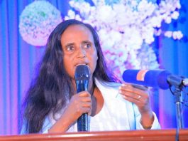 በደብረ ብርሃን ከተማ አሥተዳደር 142 ሺህ የማኅበረሰብ ክፍሎች የጤና መድኅን ሕክምና ተጠቃሚ ኾነዋል።