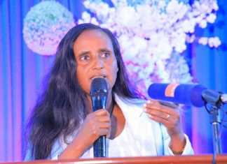 በደብረ ብርሃን ከተማ አሥተዳደር 142 ሺህ የማኅበረሰብ ክፍሎች የጤና መድኅን ሕክምና ተጠቃሚ ኾነዋል።