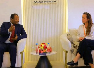 የአማራ ክልል ጠቅላይ ፍርድ ቤት ፕሬዝዳንት ዓለምአንተ አግደው ከወርልድ ቪዥን ኢትዮጵያ ዳይሬክተር ጋር ተወያዩ።