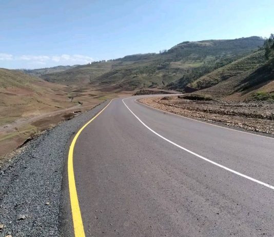 የእስቴ – ስማዳ የአስፋልት መንገድ ግንባታ በታኅሣሥ 2018ዓ.ም መጨረሻ ለማጠናቀቅ እየተሠራ ነው።