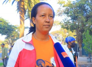 ከተማዋ ጽዱ እንድትኾን በተደራጀ መንገድ የጽዳት እና ውበት ሥራዎች እየተሠሩ ነው።