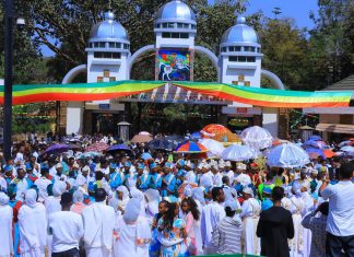 በባሕር ዳር ከተማ የሚገኙ ታቦታት ከየአድባራታቸው ወጥተው ወደ ባሕረ ጥምቀቱ በመሔድ ላይ ናቸው።