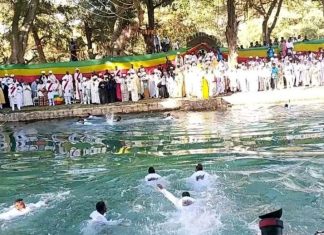 ጥምቀት ምንድን ነው? ለምንስ በውኃ ኾነ?