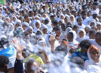 ጨለማ ወደ ብርሃን ይቀየር ዘንድ በጸሎት መትጋት ያስፈልጋል።