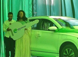 ኢትዮ ቴሌኮም ለባለ ዕድለኞች የመኪና ሽልማቱን አስረከበ።