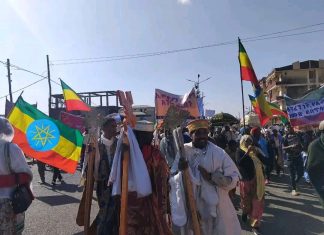 የህወኃትን ዳግም ወረራ የሚያወግዝ ሰልፍ በደባርቅ ከተማ እየተካሄደ ነው።