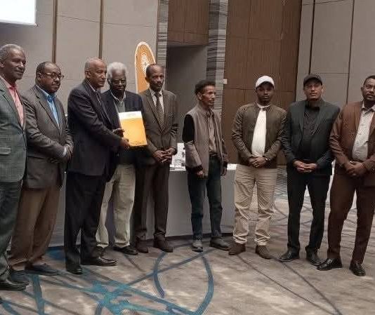 የአፋሕድ ከፍተኛ አመራሮች አጀንዳቸውን ለሀገራዊ ምክክር ኮሚሽን አስረከቡ።