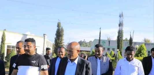 ርእሰ መሥተዳድር አረጋ ከበደ የባሕርዳር እፅዋት ቲሹ ካልቸር ማዕከልን ጎበኙ።