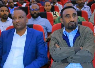 ከፍተኛ የሥራ ኀላፊዎች በወቅታዊ የልማት እና የሰላም ጉዳዮች ዙሪያ በማዕከላዊ ጎንደር ዞን ተገኝተው ተወያይተዋል።