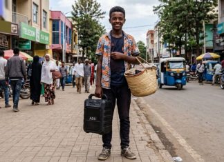 “ወደ ትምህርት ቤት የሚሄዱ ተማሪዎችን ስመለከት እንባ ይተናነቀኛል”