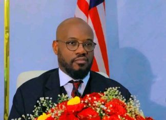 የአሜሪካ አምባሳደር ኤርቪን ማሲንጋ ከባሕር ዳር ከተማ ከንቲባ ጎሹ እንዳላማው ጋር ተወያዩ።