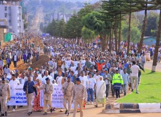 በደቡብ ኢትዮጵያ ክልል ሀገራዊ ለውጡን የሚደግፍ ሕዝባዊ ሰላማዊ ሰልፍ እየተካሄደ ነው።