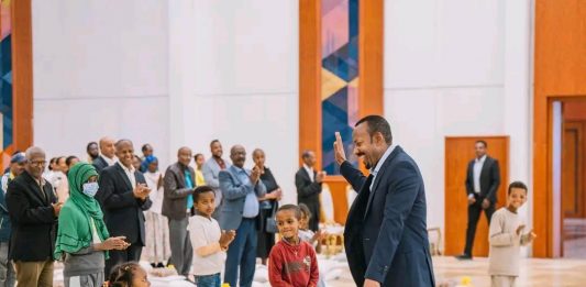 ጠቅላይ ሚኒስትር ዐቢይ አሕመድ (ዶ.ር) የትንሣኤ በዓልን ምክንያት በማድረግ ማዕድ አጋሩ።