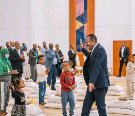 ጠቅላይ ሚኒስትር ዐቢይ አሕመድ (ዶ.ር) የትንሣኤ በዓልን ምክንያት በማድረግ ማዕድ አጋሩ።