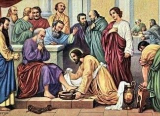 “ስለ ትህትና ዝቅ አለ፤ የአገልጋዮቹን እግር አጠበ”