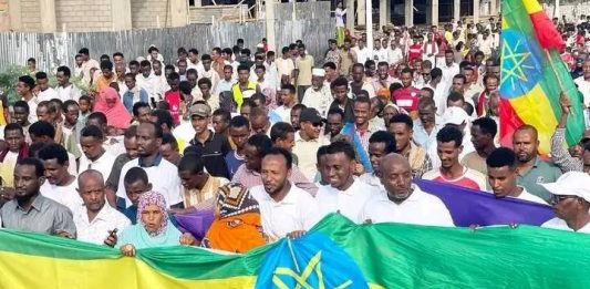 በአፋር ክልል በሰመራ ሎጊያ ከተማ ሀገራዊ ለውጡን የሚደግፍ ሕዝባዊ ሰላማዊ ሰልፍ እየተካሄደ ነው።