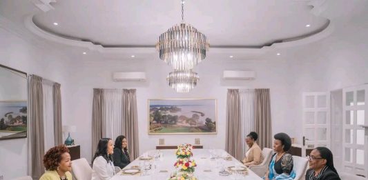 ቀዳማዊት እመቤት ዝናሽ ታያቸው ከቡሩንዲ ቀዳማዊት እመቤት አንጀሊን ንድያይሺሚዬ ጋር ተወያዩ።