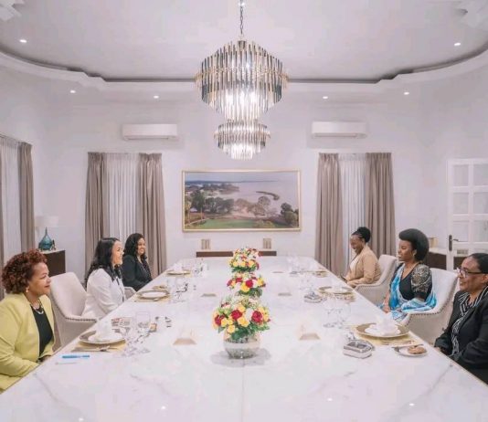 ቀዳማዊት እመቤት ዝናሽ ታያቸው ከቡሩንዲ ቀዳማዊት እመቤት አንጀሊን ንድያይሺሚዬ ጋር ተወያዩ።