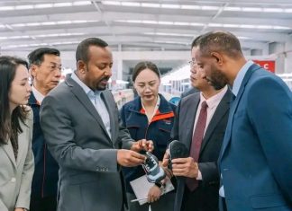 ጠቅላይ ሚኒስትር ዐቢይ አሕመድ (ዶ.ር) “ጎበዝ ሶላር ሴል” ማምረቻን ጎበኙ።