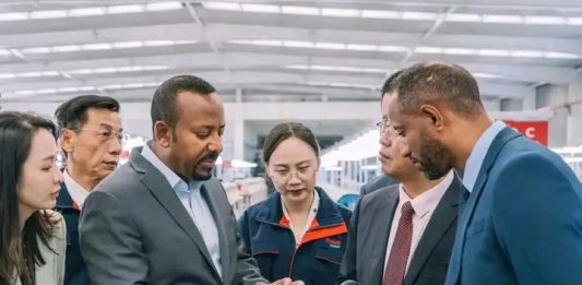 ጠቅላይ ሚኒስትር ዐቢይ አሕመድ (ዶ.ር) “ጎበዝ ሶላር ሴል” ማምረቻን ጎበኙ።