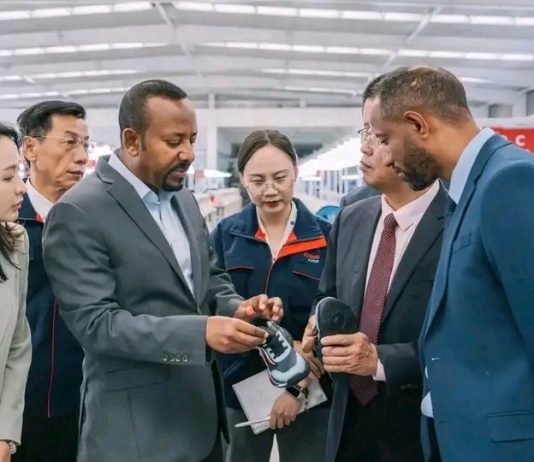 ጠቅላይ ሚኒስትር ዐቢይ አሕመድ (ዶ.ር) “ጎበዝ ሶላር ሴል” ማምረቻን ጎበኙ።