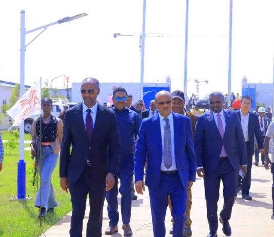 ርእሰ መሥተዳድር አረጋ ከበደ የዓባይ ሲሚንቶ ፋብሪካን ጎበኙ።