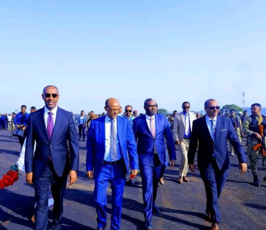ርእሰ መሥተዳድር አረጋ ከበደ የደብረ ማርቆስ አውሮፕላን ማረፊያ ፕሮጄክትን ጎብኝተዋል።