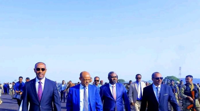 ርእሰ መሥተዳድር አረጋ ከበደ የደብረ ማርቆስ አውሮፕላን ማረፊያ ፕሮጄክትን ጎብኝተዋል።