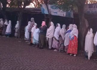 የፍኖተ ሰላም ከተማ ነዋሪዎች በጠዋቱ በምርጫ ጣቢያዎች ተገኝተዋል። ድምጽም መስጠት ጀምረዋል።