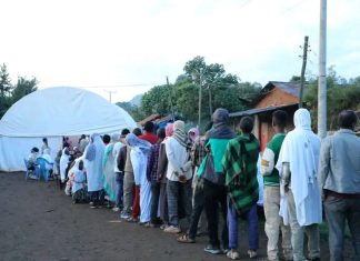 🇪🇹🗳️ በአዊ ብሔረሰብ አስተዳደር ቻግኒ ከተማ መራጮች ድምጻቸውን እየሰጡ ነው።