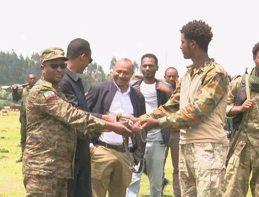 በምሥራቅ ጎጃም ዞን የሰላም አማራጭን የተቀበሉ ታጣቂዎች ወደሕዝብ ተመለሱ።