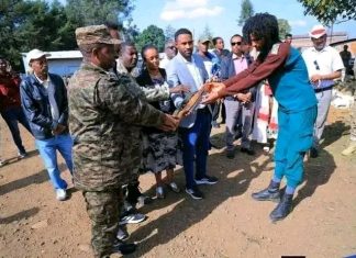 በአዊ ብሔረሰብ አሥተዳደር በርካታ ታጣቂዎች የሰላም አማራጭን ተቀብለዋል፡፡
