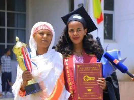“ያለ አባት ያሳደኳት ልጄ ክብርን አሳየችኝ” የዋንጫ ተሸላሚዋ ተመራቂ ወላጅ እናት