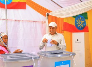 ምክትል ጠቅላይ ሚኒስትር ተመስገን ጥሩነህ እና ርእሰ መሥተዳድር አረጋ ከበደ ድምጽ ሰጡ።