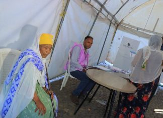 በጎንደር ከተማ መራጮች ድምጻቸውን እየሠጡ ነው።