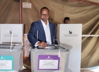አቶ አደም ፋራህ ድምጻቸውን ሰጡ።
